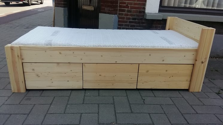 Houten Loungebed met 3 laden - Petra